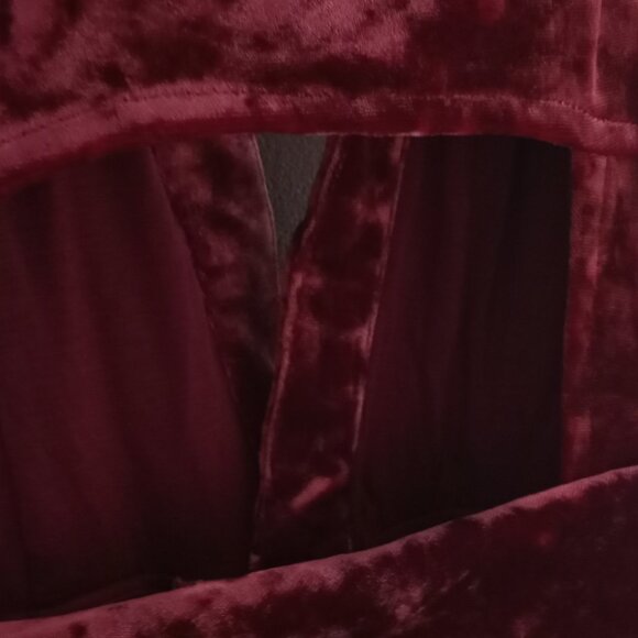 'KARLIE' Velvet Jumpsuit Size S Berry NWT - Picture 11 of 16